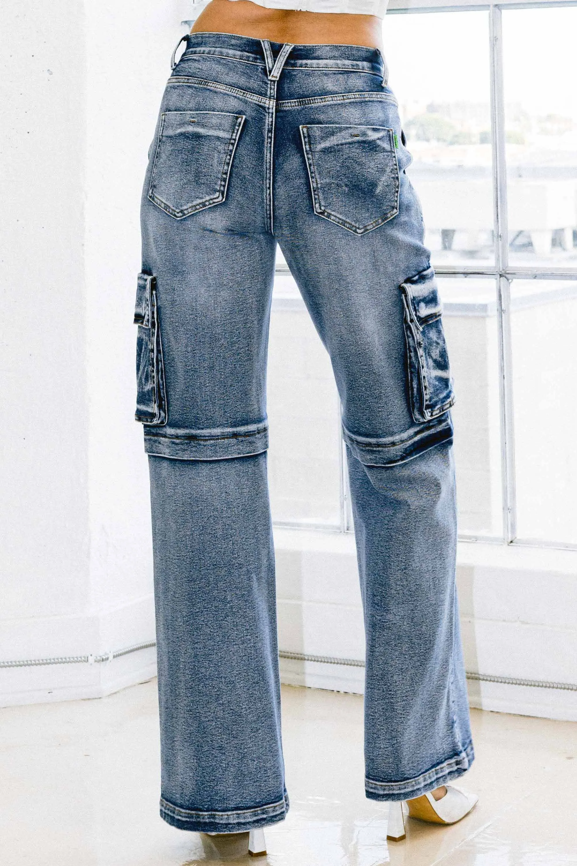 Mid-waisted Cargo Wide Leg Jeans