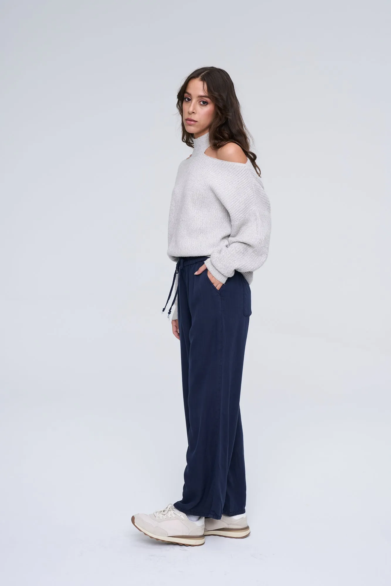 TIE WAIST LOOSE LINEN PANTS IN NAVY / SP-P12423NV